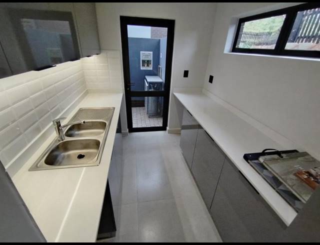 4 BEDROOM TOWNHOUSE FOR SALE IN IZINGA